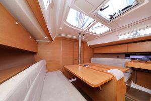 Dufour 350