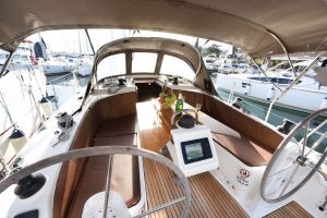 Bavaria Cruiser 37