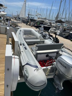Lagoon 52