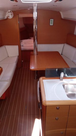 Sun odyssey 379