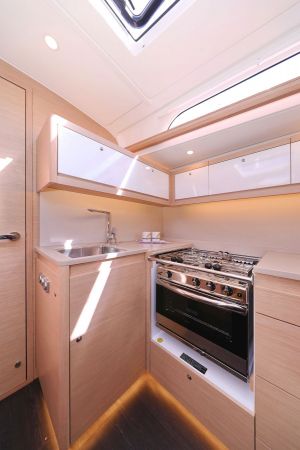Dufour 470