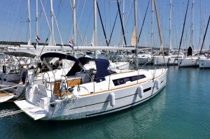 Dufour 382