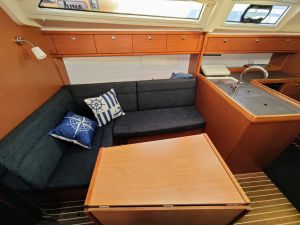 Bavaria Cruiser 37