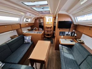 Bavaria Cruiser 37