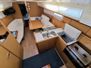 Sun odyssey 379