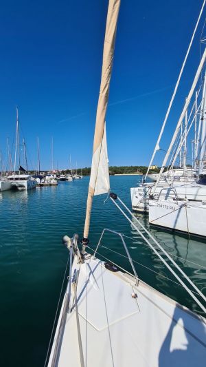 Dufour 350