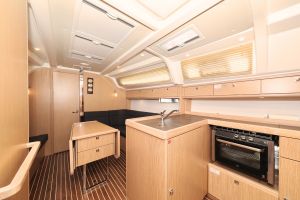 Bavaria Cruiser 37