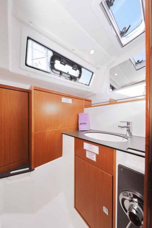 Bavaria Cruiser 37