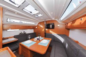 Bavaria Cruiser 37