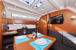 Bavaria Cruiser 37