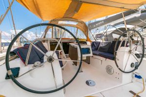 Dufour 350