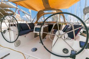 Dufour 350