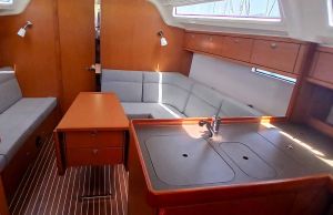 Bavaria Cruiser 37