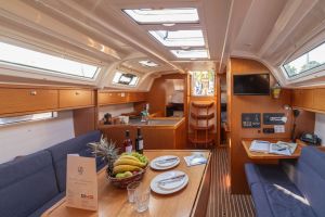 Bavaria Cruiser 37