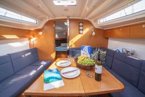 Bavaria Cruiser 37